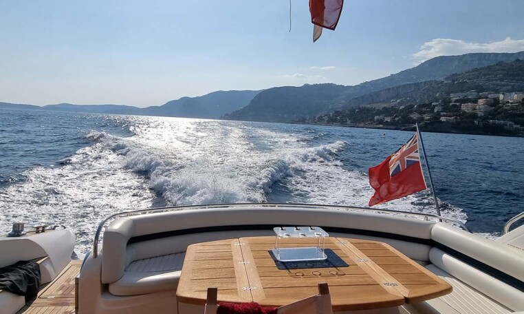drive in motion Cote d'Azur tour on a yacht