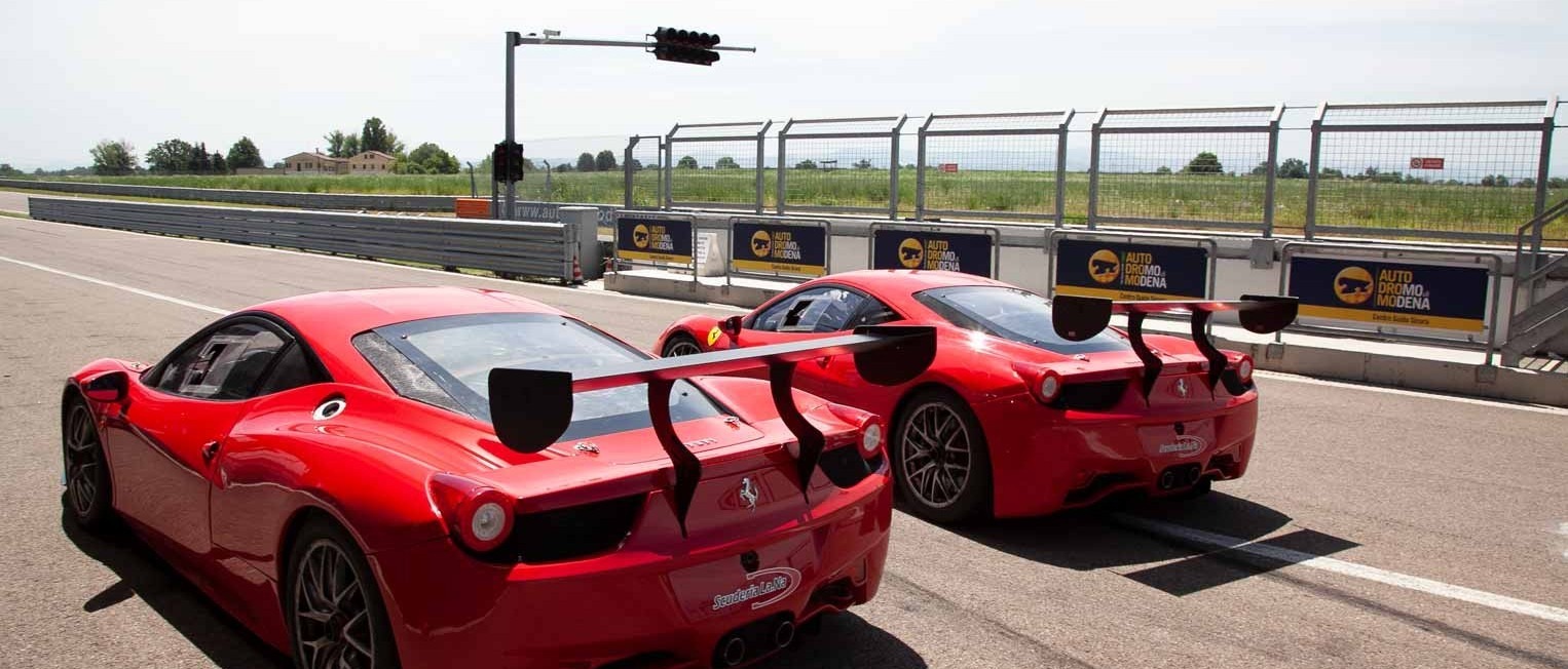 drive in motion Italien Fahrertraining Autodromo di Modena Ferrari am Start